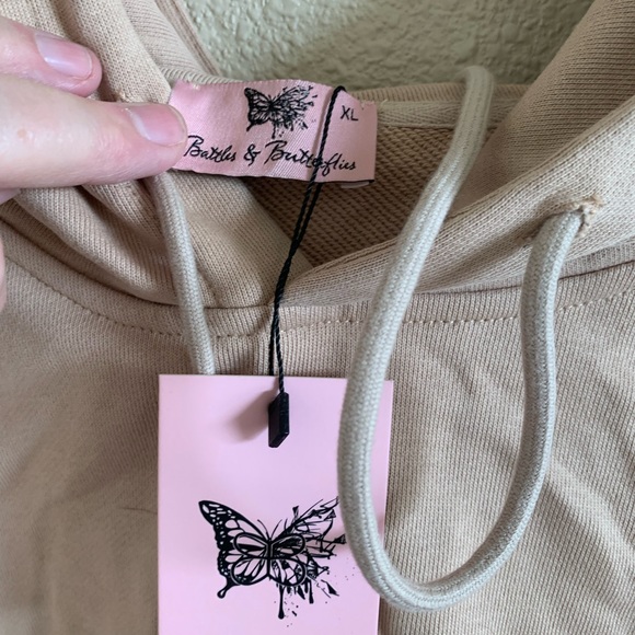 BATTLES & BUTTERFLIES Beige Cropped Hoodie - Picture 4 of 4